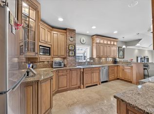 8686 Barby Ln, Saint Louis, MO 63124