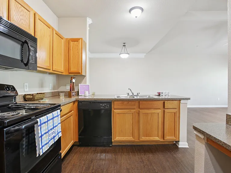 River Valley Apartments — Photo 23