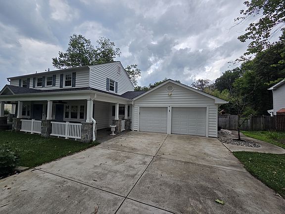 3rd image of 13106 Melville Ln