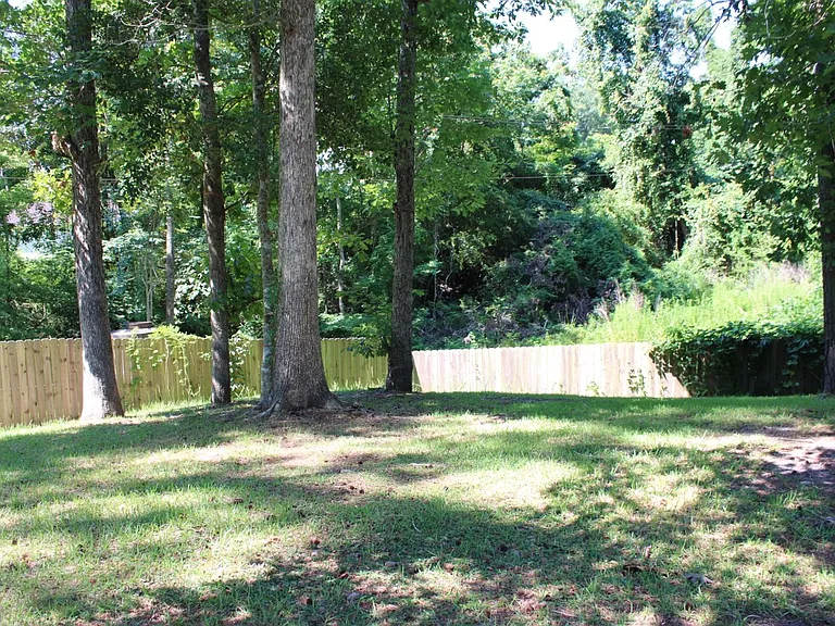 603 Salem Ct — Photo 2