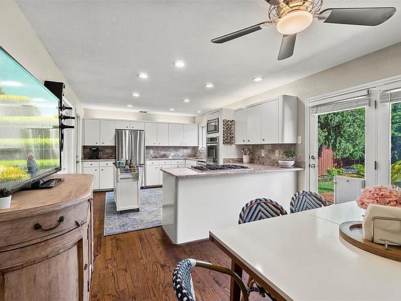 5th image of 8915 Clearwater Dr