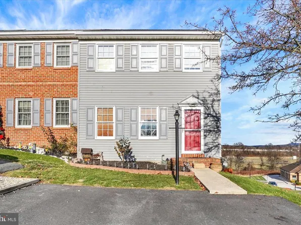 2455 Woodmont Dr, York, PA 17404