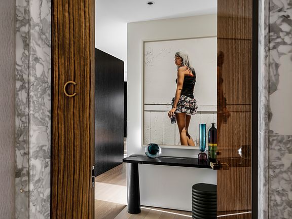 Residence 67C Entry