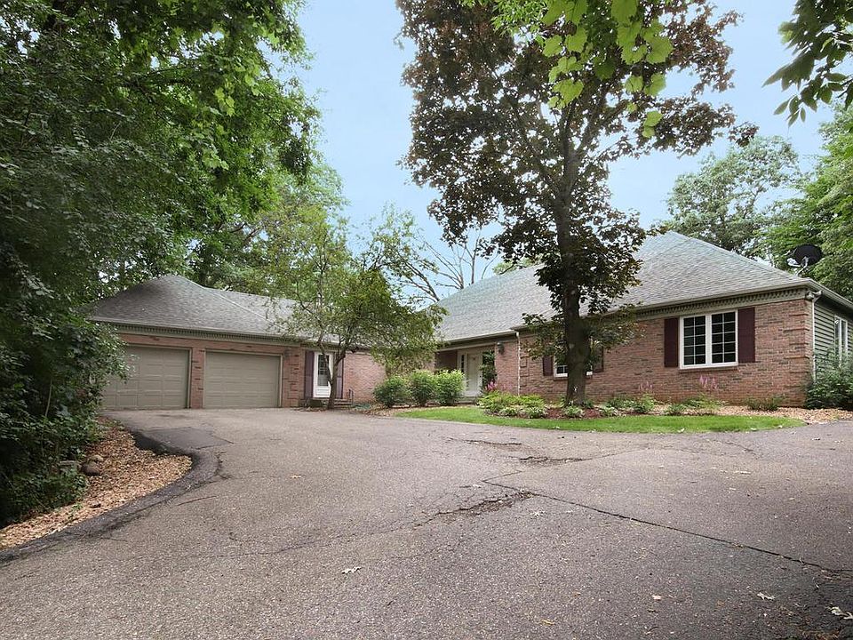 1st image of 2905 Woods Trl S