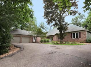 2905 Woods Trl S, Burnsville, MN 55306