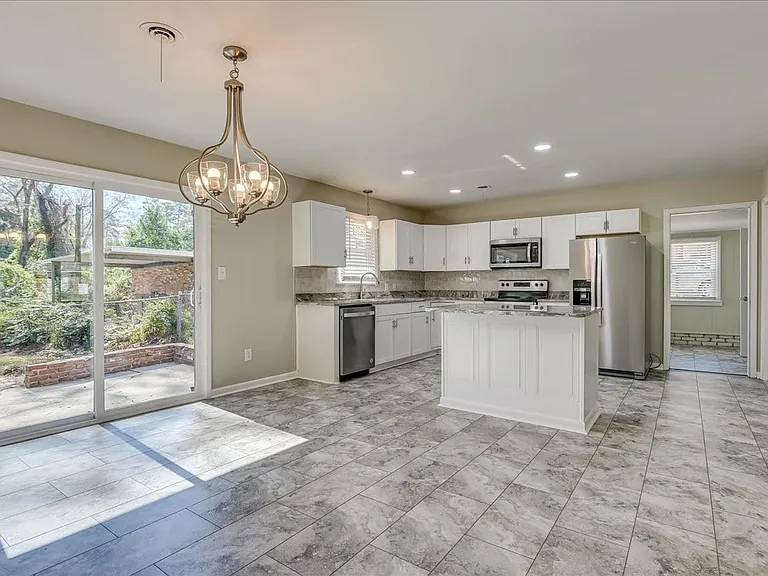 1202 Oakdale Rd — Photo 6