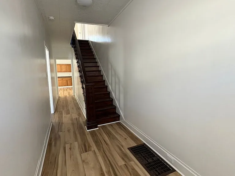 156 E Penn St — Photo 2