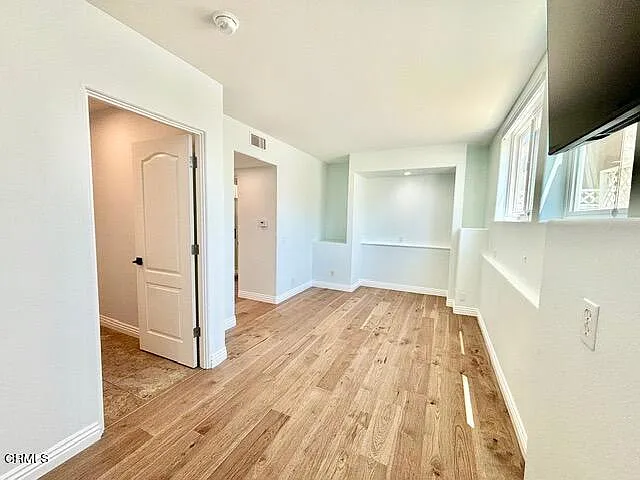 3 bed, 3.5 bath, 2168 sqft, $5,200 — Photo 4