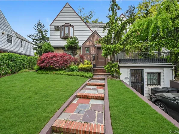138-15 Union Turnpike, Kew Garden Hills, NY 11367