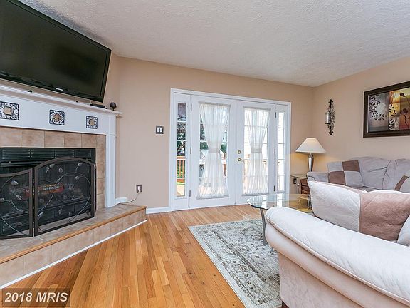 4th image of 2344 Darby Ct
