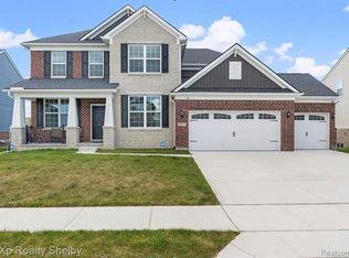 49477 Hummel Dr, Macomb, MI 48044