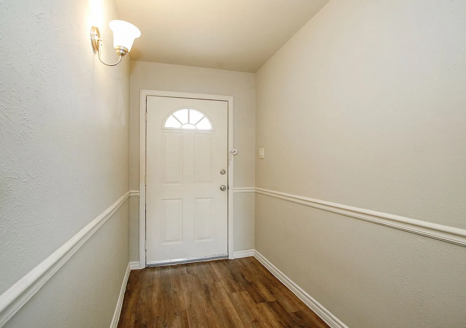Perfect Size Single-Family Home in Hockley! — Photo 2