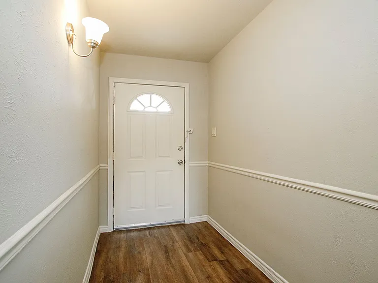 17626 Bullis Gap Dr — Photo 2