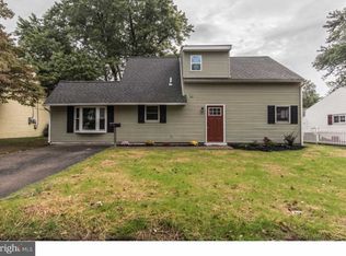 50 Nightingale Ln, Levittown, PA 19054