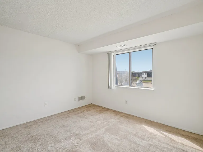 Riverside Village Apartments — Photo 78