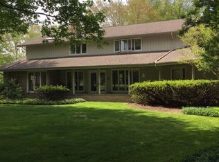 50 N Strawberry Ln, Moreland Hills, OH