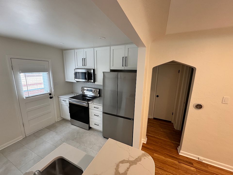 1st image of 903 E Dakota Ave #903