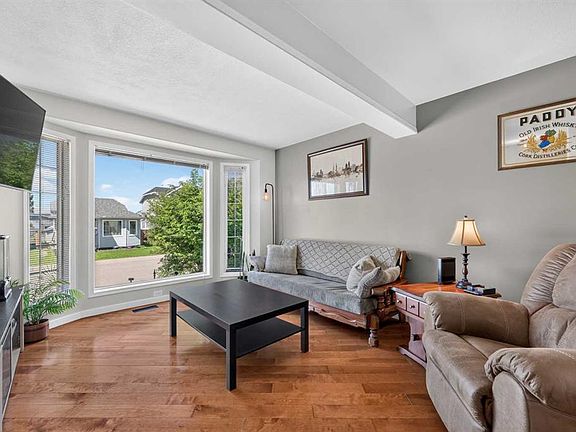 4th image of 22 W Rivercrest Way SE