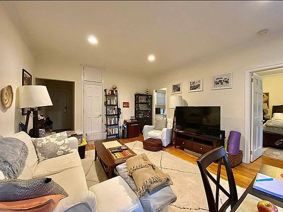 4th image of 22 W 77th St APT 66
