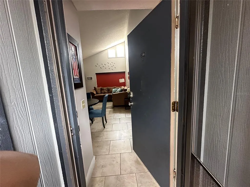 2 bed, 2.0 bath, 820 sqft, $2,049 — Photo 4