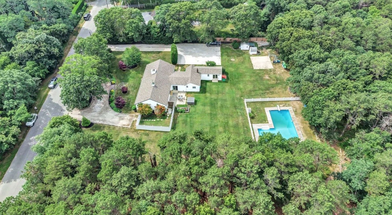 39 Peters Ln, Westhampton Beach, NY 11978 Out East