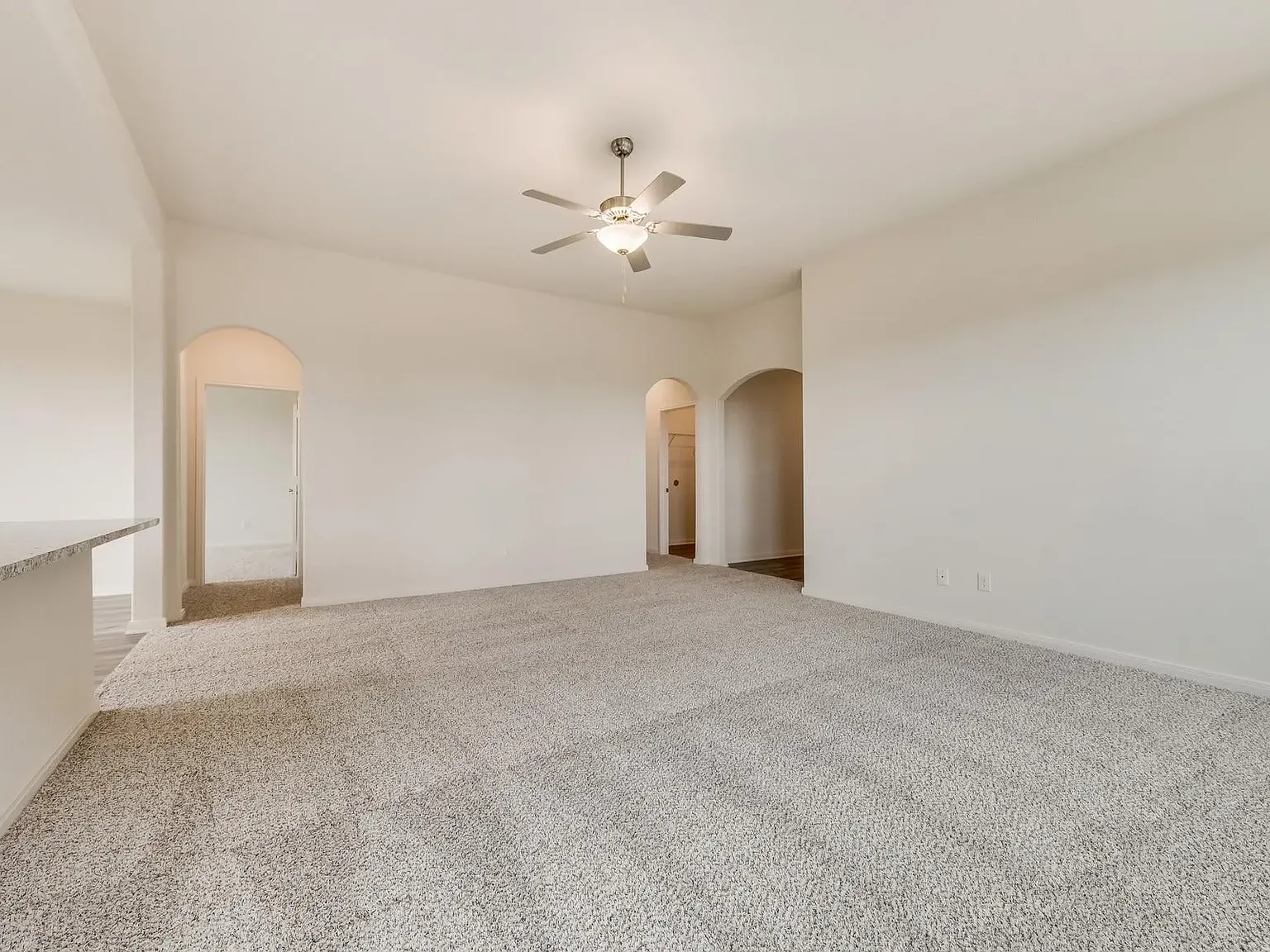 4 bed, 1801 sqft, $2,300 — Photo 2