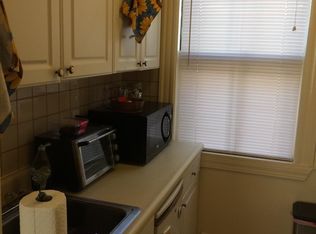 1 Waban St #2L, Wellesley, MA 02482