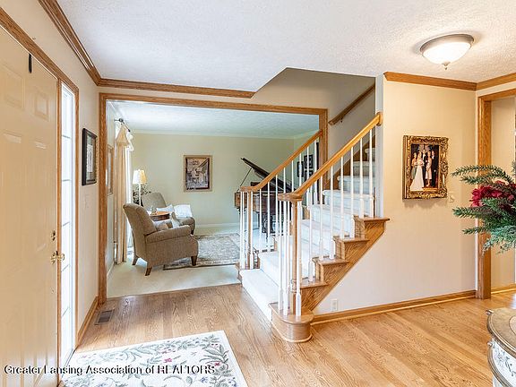 5th image of 5725 Whitehaven Dr
