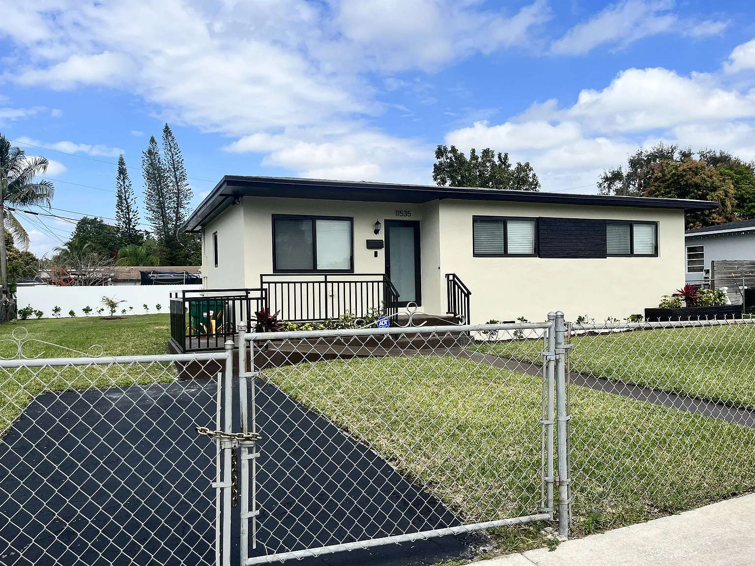 11535 SW 139th Terr - Harris - 1 — Photo 2