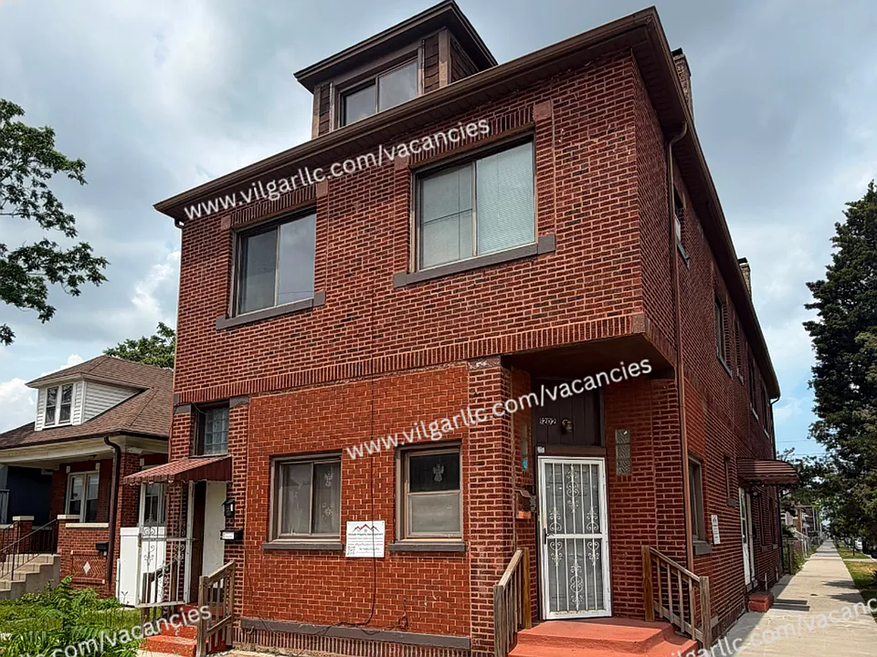 1202 W 151st St