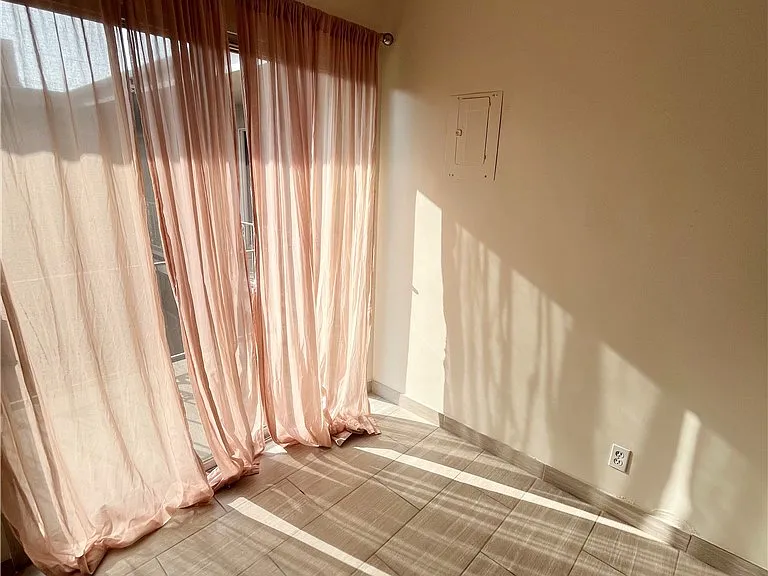 837 S Windsor Blvd #7 — Photo 30