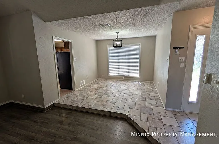 3409 103rd St — Photo 7