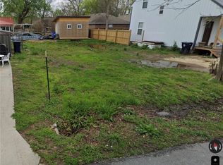 110 W Thurman St #15/16, Prairie Grove, AR 72753