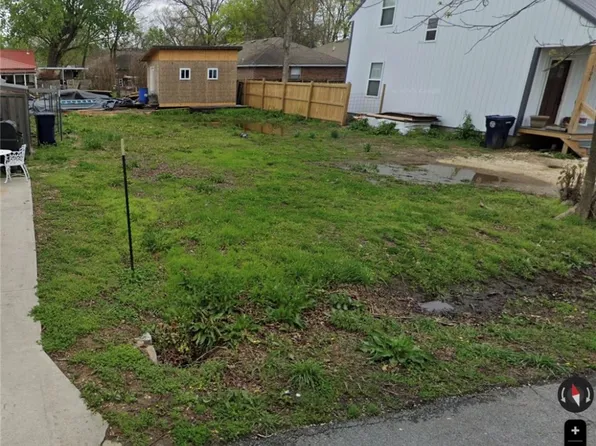 110 W Thurman St #15/16, Prairie Grove, AR 72753