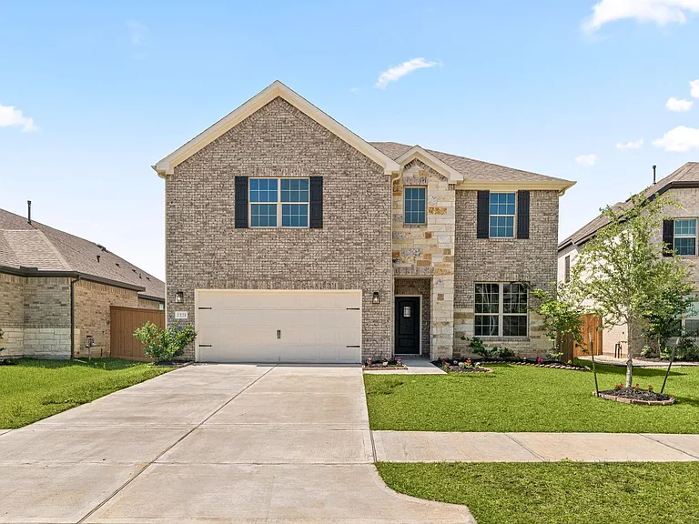 1221 Woodflower Dr — Photo 1