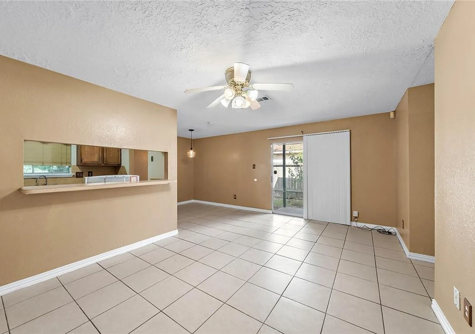 3 bedroom 1.5 bath in Texas City, all appliances included! — Photo 3