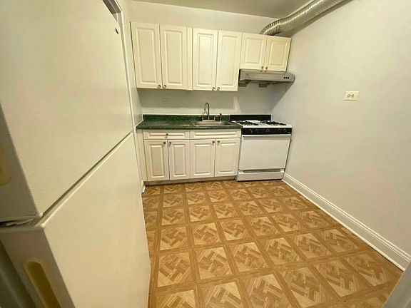 4th image of 41-11 Parsons Blvd #377