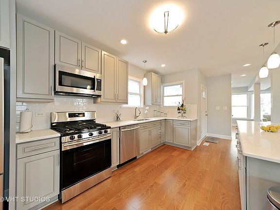 5th image of 3215 W Berteau Ave