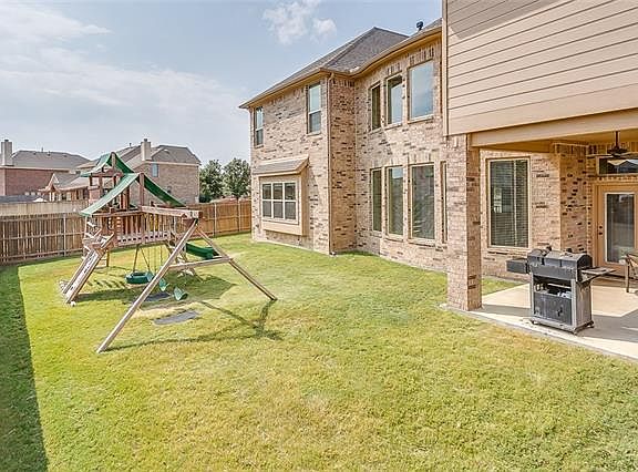 3rd image of 1216 Litchfield Ln