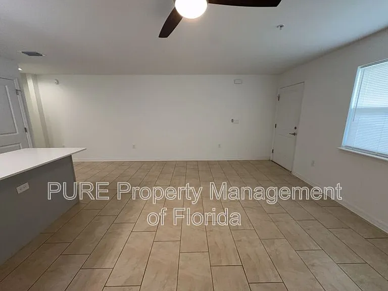 318 NE 7th Ter #102 — Photo 11