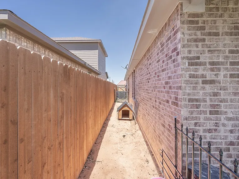 2306 Fortune Dr — Photo 28