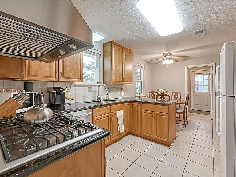 13914 Saint Marys Ln — Photo 13