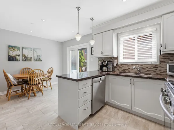 1118 Glen Valley Rd, Oakville, ON L6M 3K8