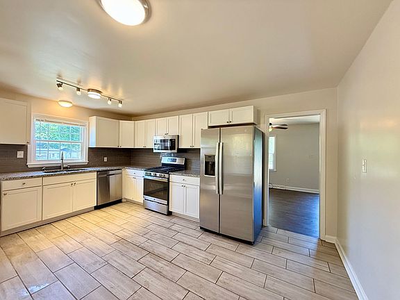4th image of 4033 Fieldcrest Rd