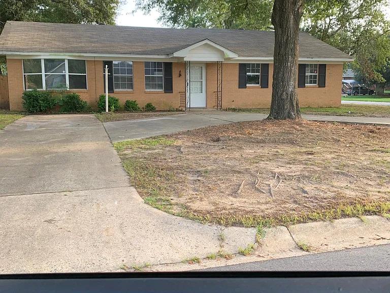 118 Stewart Ct — Photo 2