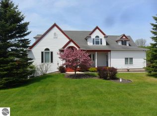 8798 S 33 Rd, Cadillac, MI 49601