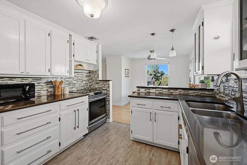 3rd image of 7548 28th Avenue NW