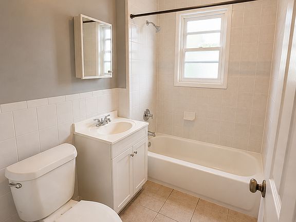 3rd image of 269 Hobson St APT 1L