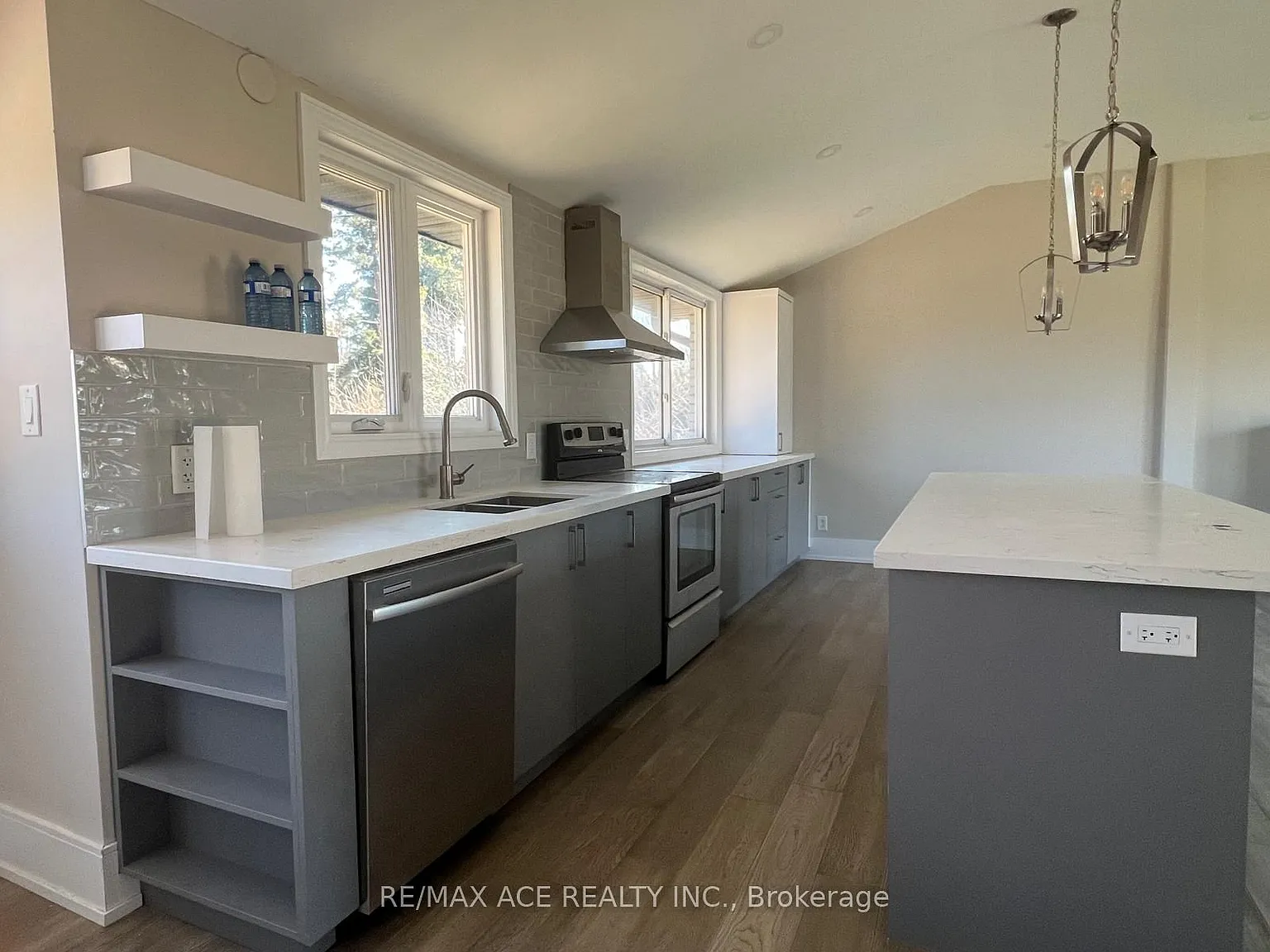4 bed, $3,900 — Photo 4