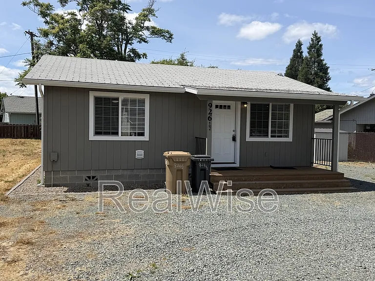 926 1/2 SW Greenwood Ave — Photo 3